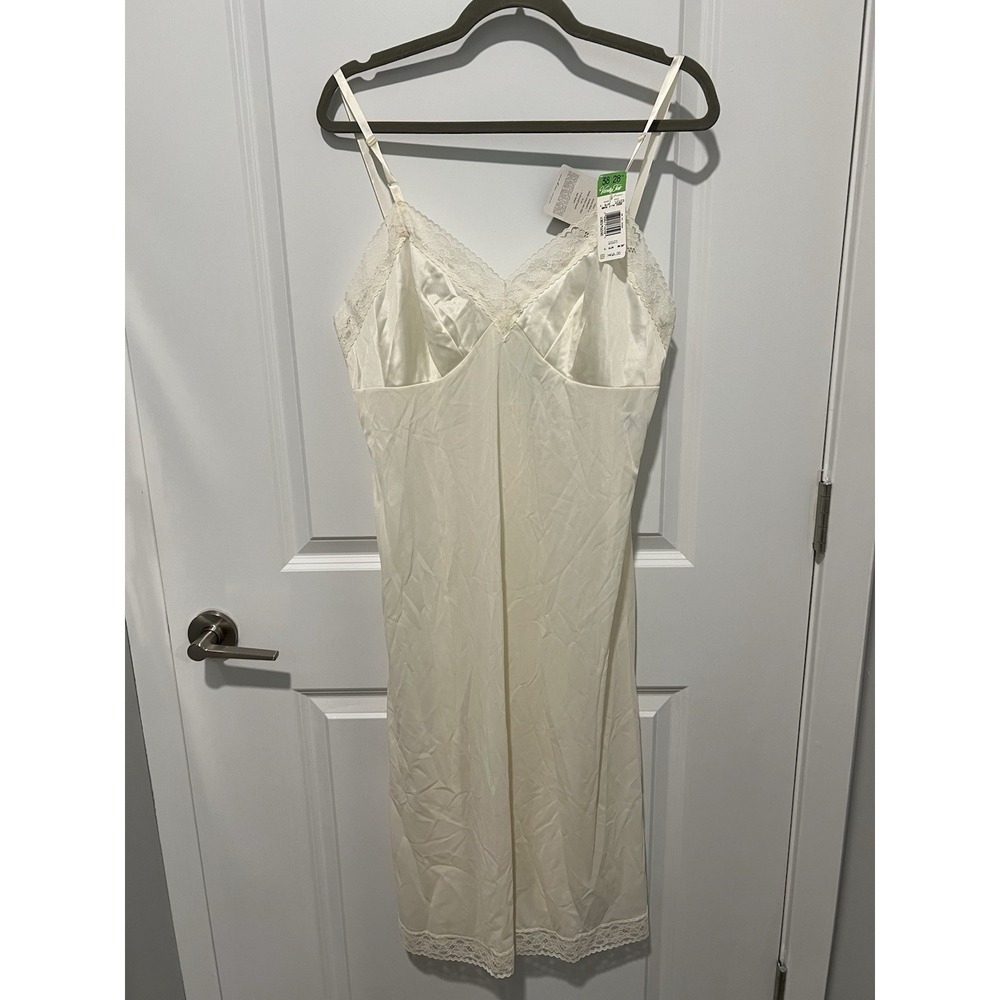 Vintage Vanity Fair 80s Nylon Full Slip Gown Lace Bodice Cream Sz 38 NWT